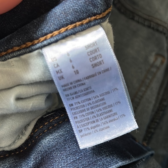 American Eagle Outfitters Women's Dark Denim Super Stretch X4 size 6 short - Picture 6 of 8